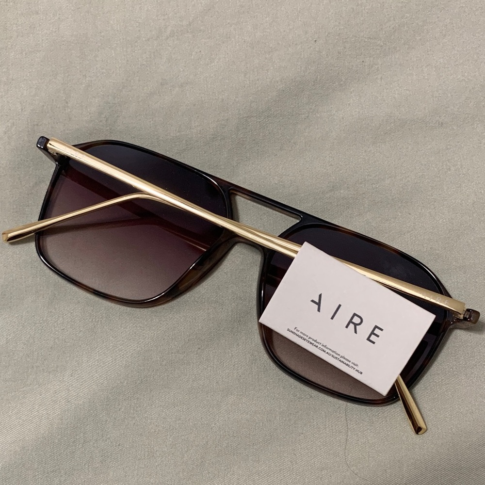 Classic Tortoise Shell Sunglasses - Picture 2 of 6